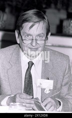 Das Foto vom 16. Oktober 1985 zeigt den schwedischen Premierminister Olof Palme bei einem Treffen der Sozialistischen Internationale in Wien. - 19851016 PD0024 - Rechteinfo: Rechte verwaltet (RM) Stockfoto