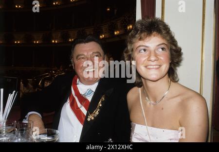 Franz Josef Strauss, bayerischer Ministerpräsident, mit seiner Tochter Monika am 31. Wiener Opernball am 6. Februar 1986. - 19860206 PD0021 - Rechteinfo: Rechte verwaltet (RM) Stockfoto