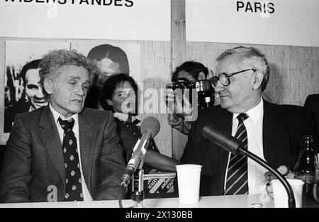 KSZE-Konferenz in Wien am 4. November 1986: Juri Orlov plädiert auf einer vom Sacharow-Institut organisierten Pressekonferenz für Menschenrechte im Hinblick auf das helsinki-Abkommen von 1975. Bild: Orlow (l.), ehemaliger Vorsitzender der Moskauer "Helsinki-Gruppe" und Wladimir Maximov, Präsident des Internationalen Widerstands. - 19861104 PD0025 - Rechteinfo: Rechte verwaltet (RM) Stockfoto