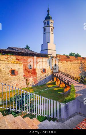 Belgrad, Serbien. Mauern der Festung Kalemegdan und Sahat Kula (Uhrturm) Stockfoto