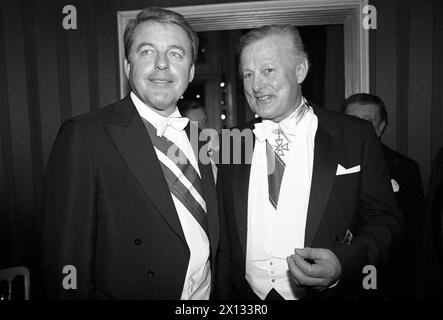 (f.l.t.r.) Österreichs Bundeskanzler Franz Vranitzky und der bayerische Ministerpräsident Max Streibl beim Opernball 1989 am 3. Februar 1989. - 19890203 PD0029 - Rechteinfo: Rechte verwaltet (RM) Stockfoto