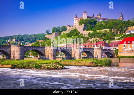 Würzburg, Deutschland. Schloss Marienberg und Main. Reise-Sightseeing in Franken, Bayern. Stockfoto