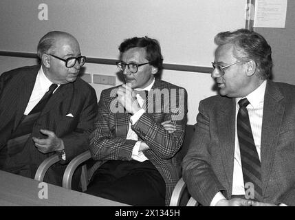Wien am 17. April 1989: Sitzung des Vorschlagsausschusses der Österreichischen Volkspartei (OEVP). Im Bild (v.l.t.r.): Rudolf Sallinger, Wolfgang Schuessel und Erhard Busek. - 19890417 PD0007 - Rechteinfo: Rechte verwaltet (RM) Stockfoto