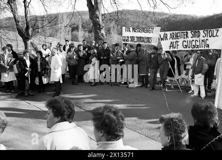 Wien am 5. Februar 1990: Angehörige des Pflegepersonals des psychiatrischen Krankenhauses Gugging demonstrieren gegen Vorwürfe ungeklärter Todesfälle und Missbrauch von Patienten. - 19900205 PD0011 - Rechteinfo: Rechte verwaltet (RM) Stockfoto