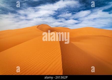 Merzouga, Marokko. Sanddünen in der Sahara, Nordafrika - Erg Chebbi Dünen. Stockfoto