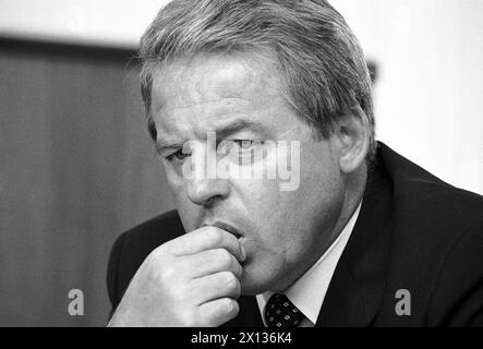 Pressekonferenz mit Österreichs Bundeskanzler Franz Vranitzky am 23. August 1990 in Wien. - 19900823 PD0003 - Rechteinfo: Rechte verwaltet (RM) Stockfoto