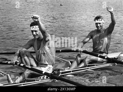 98. Internationale Ruderregatta in Wien am 27. August 1990: Christof Schmoelzer (R) und Walter Rantasa siegten in der Kategorie Leichtbau-Doppelskuller. - 19900827 PD0011 - Rechteinfo: Rechte verwaltet (RM) Stockfoto