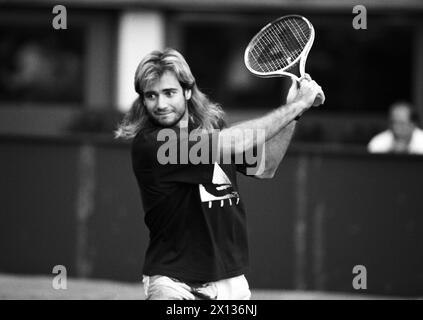 Andre Agassi während eines Trainings der US-Mannschaft für das Spiel gegen Österreich im Wiener Prater-Stadion am 17. September 1990. - 19900917 PD0011 - Rechteinfo: Rechte verwaltet (RM) Stockfoto