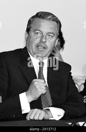 Der österreichische Bundeskanzler Franz Vranitzky wurde auf einer Pressekonferenz am 15. Oktober 1990 festgenommen. - 19901015 PD0009 - Rechteinfo: Rechte verwaltet (RM) Stockfoto