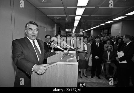 Wien am 31. Januar 1991: Bürgermeister Helmut Zilk eröffnete das neue Allgemeine Krankenhaus (AKH). - 19910131 PD0008 - Rechteinfo: Rechte verwaltet (RM) Stockfoto