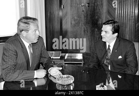 Haris Silajdzic, Außenminister von Bosnien und Herzegowina, trifft am 9. September 1991 in Wien mit dem österreichischen Bundeskanzler Franz Vranitzky zusammen. - 19910909 PD0007 - Rechteinfo: Rechte verwaltet (RM) Stockfoto