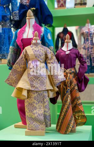 KL, Malaysia - April 10,2024 : Ausstellung „Weaving Threads of Heritage“ im Pavilion Kuala Lumpur. Stockfoto