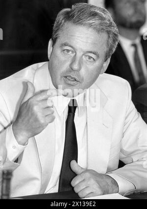 Der österreichische Bundeskanzler Franz Vranitzky während der traditionellen Abschlussversammlung am 16. Juli 1992. - 19920716 PD0003 - Rechteinfo: Rechte verwaltet (RM) Stockfoto