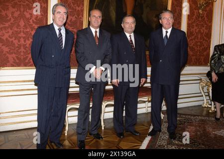 (L-R): Alois Mock, österreichischer Außenminister, Thomas Klestil, österreichischer Präsident, Islam Karimov, der präsident Usbekistans und der österreichische Kanzler Franz Vranitzky wurden am 19. September 1992 in Wien gefangen genommen. - 19920918 PD0002 - Rechteinfo: Rechte verwaltet (RM) Stockfoto