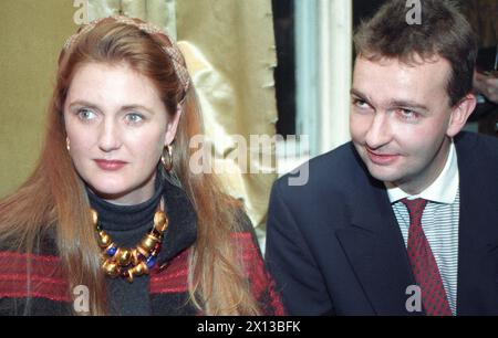 Francesca und Karl Habsburg, aufgenommen bei der Eröffnung von Robert Hammerstiels Ausstellung in der Galerie Peithner-Lichtenfels in Wien am 25. Januar 1994. - 19940125 PD0008 - Rechteinfo: Rechte verwaltet (RM) Stockfoto