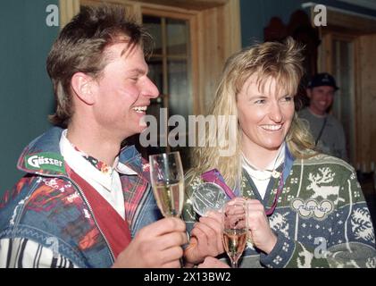 Olympische Winterspiele in Lillehamer 1994: Elfi Eder (AUT) mit ihrem Freund Mathias Schoesswendter, am 26. Februar 1994 im Österreichischen Haus in Lillehammer gefangen genommen. - 19940226 PD0010 - Rechteinfo: Rechte verwaltet (RM) Stockfoto