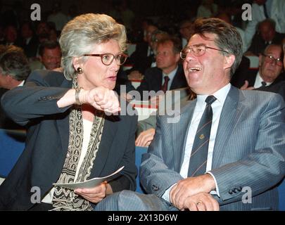 Wien am 7. Oktober 1994: Eröffnung des neuen Allgemeinen Krankenhauses Wien (AKH) mit Gesundheitsministerin Christa Krammer und parlamentspräsident Heinz Fischer. - 19940607 PD0001 - Rechteinfo: Rechte verwaltet (RM) Stockfoto