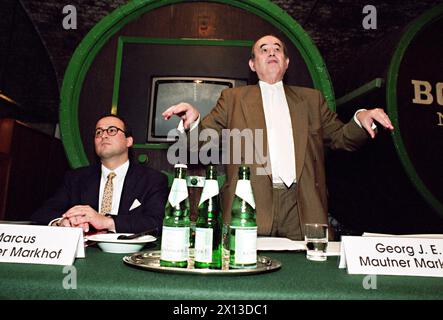 Wien am 29. Juni 1994: Marcus und Georg Mautner Markhof (l-r) präsentieren die Finanzergebnisse des Lebensmittelherstellers Mautner Markhof auf einer Pressekonferenz in Wien. - 19940629 PD0006 - Rechteinfo: Rechte verwaltet (RM) Stockfoto