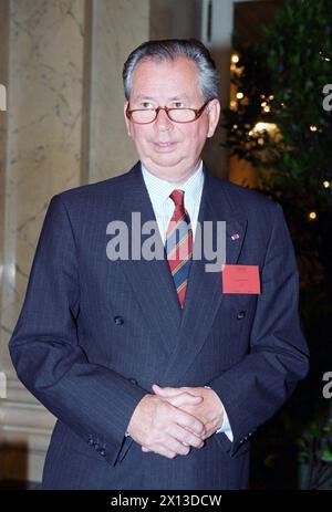 Die dritte parlamentarische Sitzung der Konferenz für Sicherheit und Zusammenarbeit in Europa (KSZE) wurde am 5. Juli 1994 in Wien eröffnet. Im Bild: Der Belgier Frank Swaelen. - 19940705 PD0004 - Rechteinfo: Rechte verwaltet (RM) Stockfoto