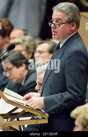 Der österreichische Bundeskanzler Franz Vranitzky (Sozialdemokratische Partei) während der Regierungserklärung vor dem österreichischen parlament in Wien am 30. November 1994. - 19941130 PD0016 - Rechteinfo: Rechte verwaltet (RM) Stockfoto