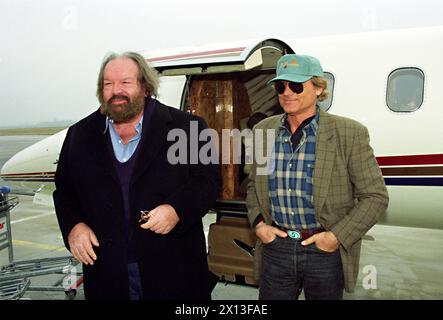 Die italienischen Schauspieler Bud Spencer und Terence Hill sind auf Promotion-Tour für ihren neuen Film „der Troblemaker“. Anlässlich dieser Tour besuchen sie Wien am 16. März 1995. - 19950316 PD0005 - Rechteinfo: Rechte verwaltet (RM) Stockfoto