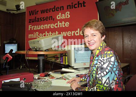 Wien am 31. Oktober 1995: Brigitte Ederer, Sozialdemokratische Partei Österreichs, präsentierte das „offene Kommunikationsbüro“ der SPOE. - 19951031 PD0012 - Rechteinfo: Rechte verwaltet (RM) Stockfoto