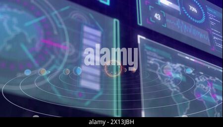 Bild der Computerdatenverarbeitung über Bildschirmen Stockfoto