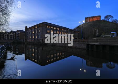 Gebäude entlang des Nottingham and Beeston Canal, Castle Wharf, Waterfront Area von Nottingham City, Nottinghamshire, England, Großbritannien Stockfoto