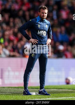 Tom Cleverley und Russell Martin, der Trainer von Southampton, sind im Rahmen des Sky Bet Championship Matches im St Mary's Stadium in Southampton auf der Touchline. Bilddatum: Samstag, 13. April 2024. Stockfoto