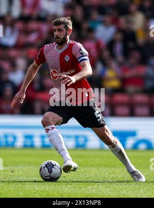 Jack Stephens aus Southampton im Rahmen des Sky Bet Championship Matches im St Mary's Stadium in Southampton. Bilddatum: Samstag, 13. April 2024. Stockfoto