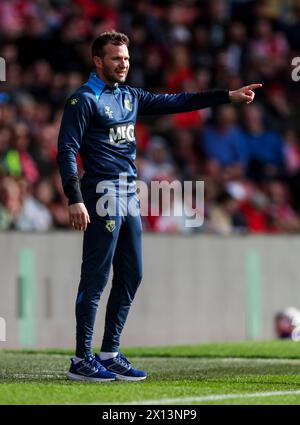 Tom Cleverley, Interims-Cheftrainer von Watford, ist während des Sky Bet Championship-Spiels im St Mary's Stadium in Southampton auf der Touchline. Bilddatum: Samstag, 13. April 2024. Stockfoto