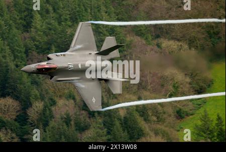 USAF F-35A Lightning II 'Horjn' Flug von RAF Lakenheath 495th Walküren Low Level Mission in LFA7(Machschleife) Stockfoto