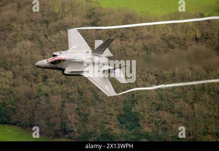 USAF F-35A Lightning II 'Horjn' Flug von RAF Lakenheath 495th Walküren Low Level Mission in LFA7(Machschleife) Stockfoto