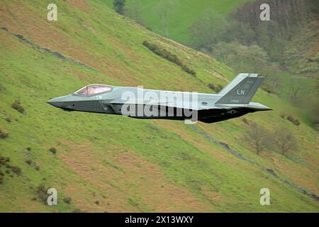 USAF F-35A Lightning II 'Horjn' Flug von RAF Lakenheath 495th Walküren Low Level Mission in LFA7(Machschleife) Stockfoto