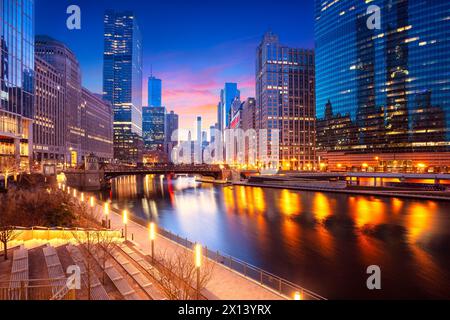 Chicago, Illinois, USA. Stadtbild der Skyline von Chicago bei schönem Sonnenaufgang im Frühling. Stockfoto