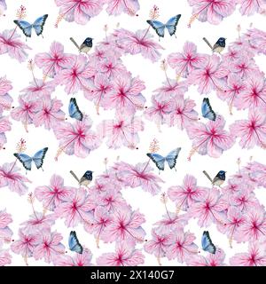 Rosafarbene Hibiskusblüten nahtloses Muster mit blauen Schmetterlingen und Zwittervogel. Aquarellabbildung isoliert auf weißem Hintergrund. Tapete mit Blumenmuster Stockfoto