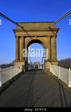 Die Wilford Suspension Bridge über den Fluss Trent, Nottingham City, Nottinghamshire, England, Großbritannien Stockfoto