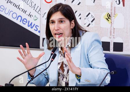 La segretaria del Partito democratico Elly Schlein durante l&#x2019;incontro alla Stampa estera a Roma, Luned&#xec;, 15. april 2024 (Foto Roberto Monaldo/LaPresse) Sekretärin der Demokratischen Partei Elly Schlein während des Treffens mit der ausländischen Presse in Rom, Montag, 15. April 2024 (Foto: Roberto Monaldo/LaPresse) Stockfoto