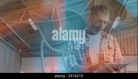 Bild der Datenverarbeitung über kaukasier mit Tablette Stockfoto