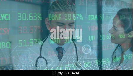 Bild der Datenverarbeitung über zwei kaukasische Ärzte Stockfoto