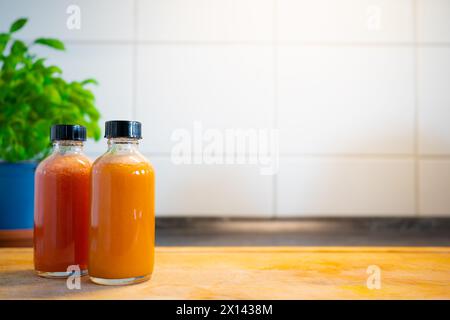 Gesunde Säfte aus Gemüse. Stockfoto