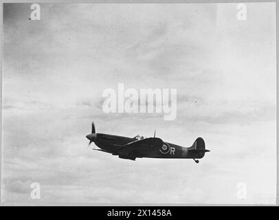 Supermarine Spitfire VB Kampfflugzeug im Einsatz bei der Royal Air Force, gezeigt in Flug 1942. Stockfoto