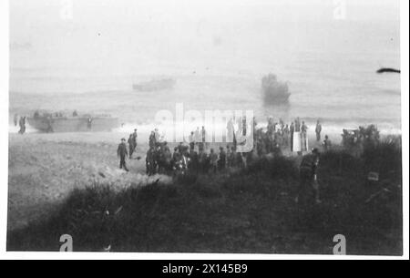 DIE OPERATION FACKEL, NOVEMBER 1942 - Truppen des RAF-Regiments nach der Landung am Strand von Surcouf, 32 Meilen östlich von Algier, am frühen Morgen des 9. November 1942 Royal Air Force Stockfoto