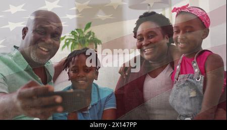 Bild der usa-Flagge über glücklicher afroamerikanischer Familie Stockfoto