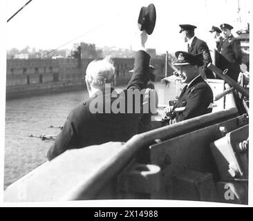 HERR WINSTON CHURCHILLS RÜCKKEHR - Mr. Churchill verabschiedet sich vom Austritt aus der britischen Armee Stockfoto