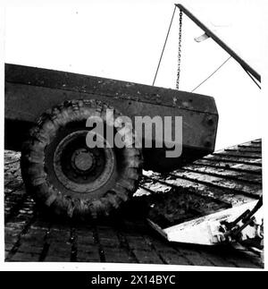 Ein spezielles Gerät, Load 13, wird verwendet, um Panzer beim Klettern außergewöhnlich steiler Steigungen bei Manövern der British Army zu unterstützen. Stockfoto