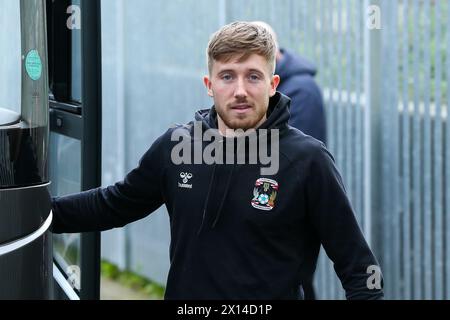 Josh Eccles aus Coventry City vor dem Sky Bet Championship-Spiel in St. Andrew's @ Knighthead Park, Birmingham. Bilddatum: Samstag, 13. April 2024. Stockfoto