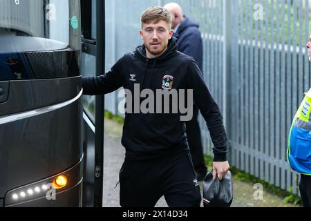 Josh Eccles aus Coventry City vor dem Sky Bet Championship-Spiel in St. Andrew's @ Knighthead Park, Birmingham. Bilddatum: Samstag, 13. April 2024. Stockfoto