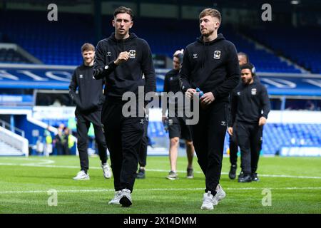 Luis Binks aus Coventry City und Josh Eccles aus Coventry City vor dem Spiel der Sky Bet Championship in St. Andrew's @ Knighthead Park, Birmingham. Bilddatum: Samstag, 13. April 2024. Stockfoto