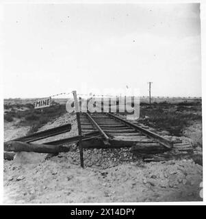 Eisenbahnstrecken in der Nähe der Gabes Gap werden von feindlichen Kräften zerstört, während die britische 8. Armee während der Operationen im Zweiten Weltkrieg durch das Gebiet von Sfax-Gabes vorrückt. Stockfoto